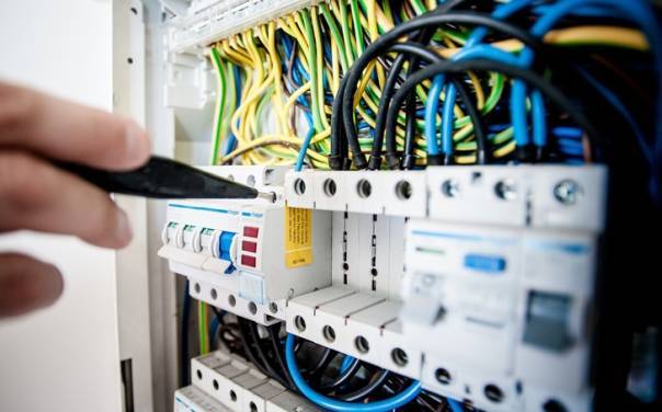 Certificazione di un impianto elettrico ha un costo proporzionato alla parcella del tecnico.