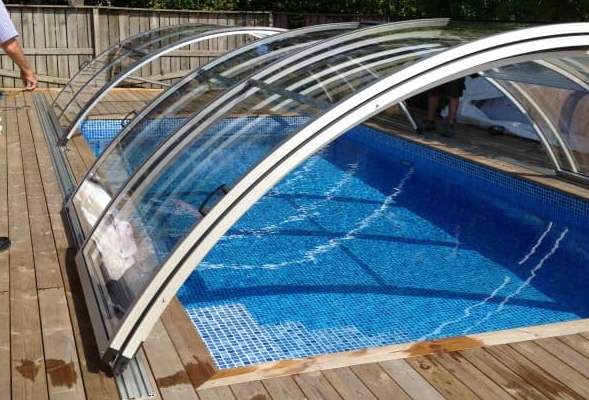 Quali i sono i prezzi delle coperture per piscine? Qui una copertura telescopica per piscina costata 183,42 € al mq.