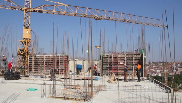 Il costo per l'assicurazione di un cantiere viene calcolato come percentuale sul valore dell'opera.