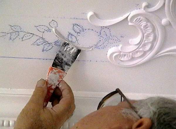 Quanto costa realizzare delle decorazioni in cartongesso per pareti? Qui un artigiano che realizza decorazioni scenografiche per 300,00 € il mq.