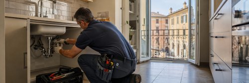 Guida ai prezzi per interventi idraulici a Reggio Emilia: quali voci di spesa considerare per piccoli lavori o urgenze e come risparmiare con il confronto dei preventivi online con Edilnet.it
