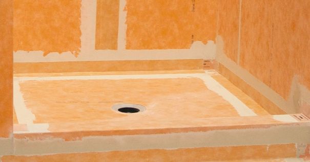 Quanto costa l'impermeabilizzazione della doccia? Dipende dal tipo di tecnica utilizzata.
