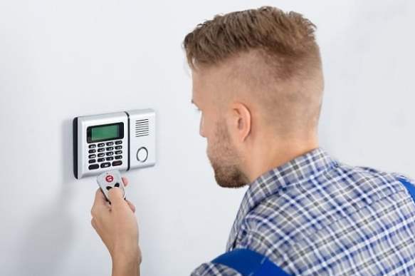 Tutte le indicazioni sui costi per l'installazione di un antifurto casa a Torino, proprio come quello dell'immagine.