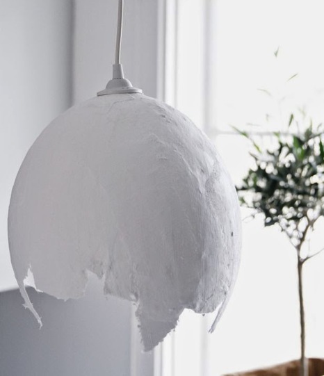 Per sapere il prezzo di un lampadario in cartongesso può essere utile confrontare più preventivi.