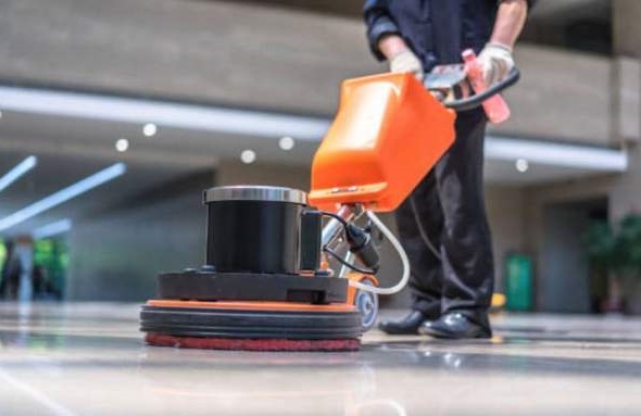Il costo per la lucidatura di pavimenti varia in base al tipo di pavimentazione.
