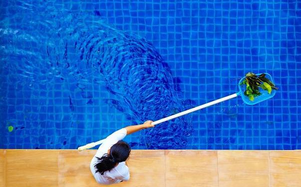 Il costo per la manutenzione di una piscina varia in base agli interventi.
