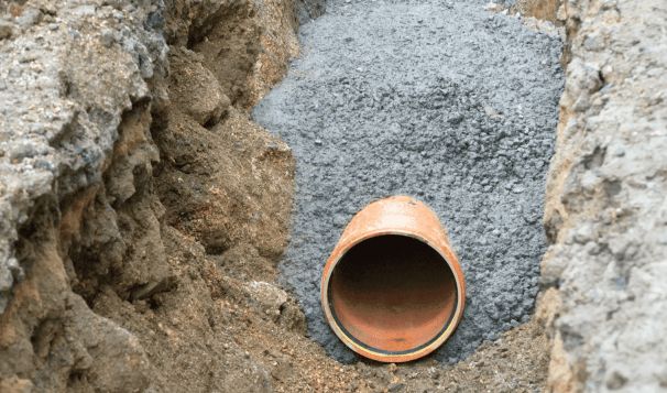Una guida che evidenzia quanto costa la posa interrata di tubazioni dell'acqua, proprio come quella dell'esempio in immagine.