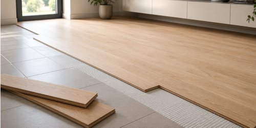 Indicazioni utili sui costi di messa in opera del parquet sopra superfici preesistenti e su come trovare prezzi competitivi e professionisti qualificati con i preventivi online di Edilnet