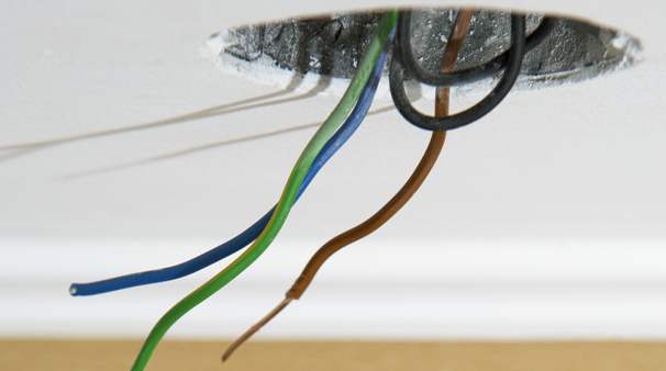 Le informazioni sul costo di riferimento per l'installazione di un punto luce per l'impianto elettrico.