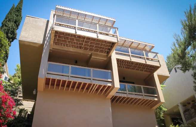 Quanto costa costruire un balcone? Qui dei balconi realizzati su di un edificio esistente per circa 400,00 € al mq. 