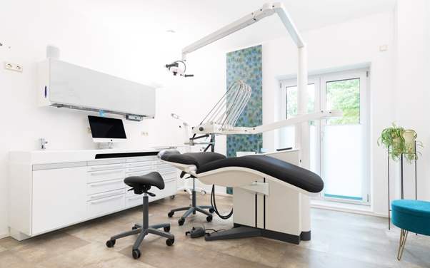 Quanto costa ristrutturare uno studio dentistico? Molto dipende dal tipo di intervento e dalle rifiniture scelte.