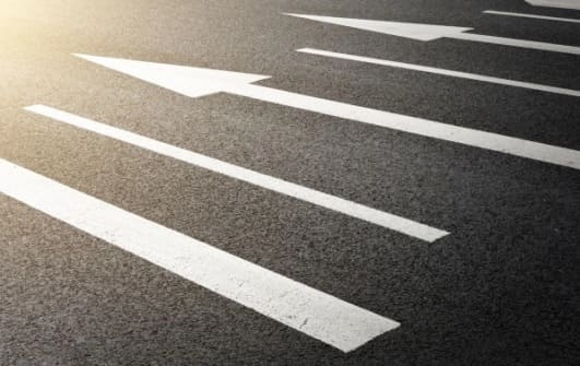 Il costo per realizzare della segnaletica orizzontale dipende dal tipo di vernice e dalle dimensioni dell'area su cui si deve intervenire.