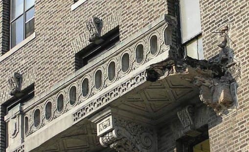 Il costo per il rifacimento della soletta di un balcone dipende dai materiali e dalle dimensioni del terrazzo.