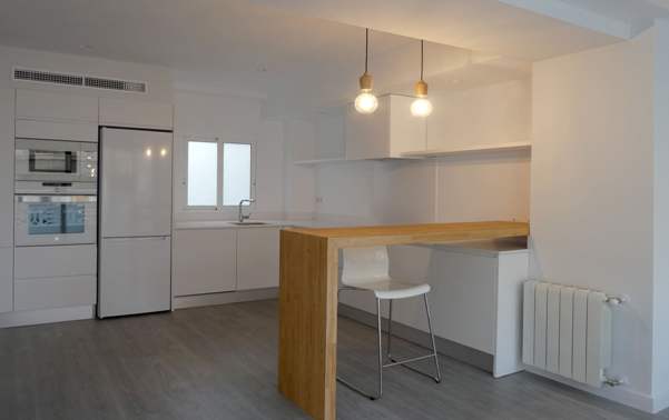 I prezzi per la ristrutturazione di una casa a Ladispoli si attestano intorno ai 195,45 € - 438,27 €. 