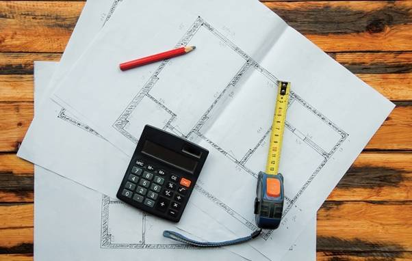 I costi per la ristrutturazione di una prima casa possono essere elevati, tuttavia è possibile risparmiare chiedendo più preventivi.