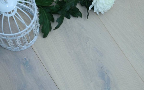 Il costo per sbiancare il parquet dipende dall'aggressività del trattamento.