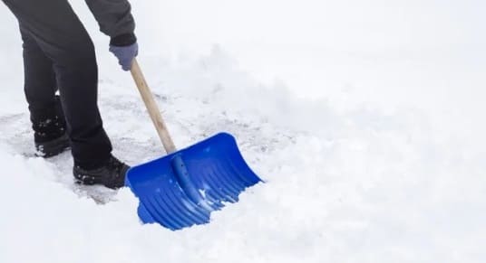 I prezzi per lo sgombero di neve dipendono dalle dimensioni dell'area da pulire, oltre che dalle strumentazioni richieste.