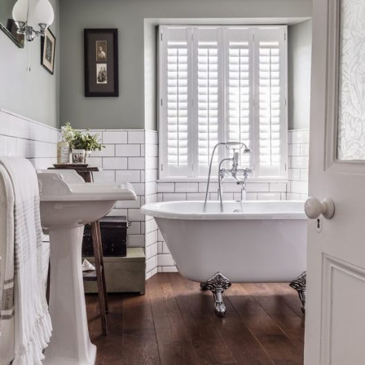 un esempio di bagno in stile vintage.