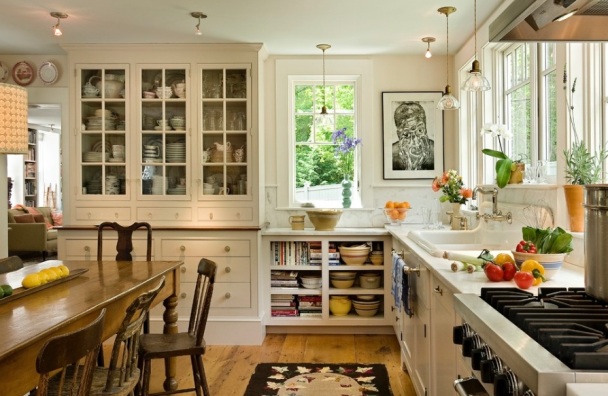 Una cucina ristrutturata in stile rustico.