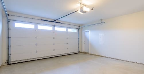 Gli interni di un garage da poco ristrutturato a Treviso.