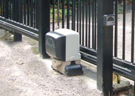 In generale i motori per cancelli automatici hanno prezzi di installazione pi&ugrave; alti di quelli per cancelli a battente.