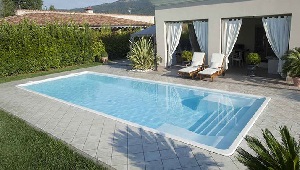 Piscina di nuova costruzione nel comune di Campo Nell'elba: trovare una ditta specializzata è più facile con il servizio per la richiesta online di preventivi gratuiti di Edilnet.it.
