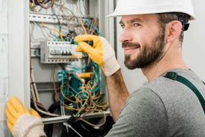Puoi richiedere qualsiasi tipo di intervento su un impianto elettrico e avere preventivi di elettricisti su Edilnet