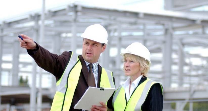 I periti industriali ti possono dare consulenze tecniche per la produzione di beni.