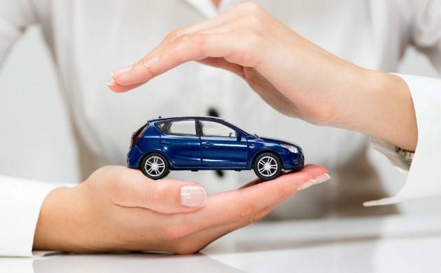 Confrontare più preventivi per delle polizze auto aziendali consente di ottenere un risparmio