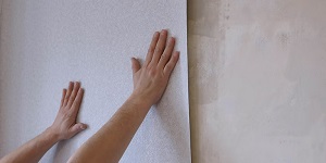 Applica la carta da parati sulle pareti di tutta casa tua. E chiedi preventivi agli imbianchini della tua zona su Edilnet