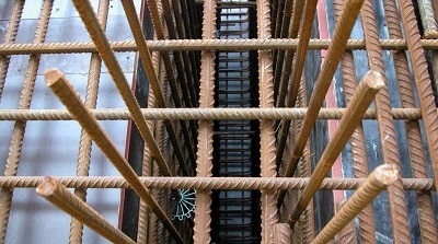 Per la posa di ferro-acciaio da costruzione è necessario rivolgersi a imprese di carpenteria specializzate e chiedere loro diversi preventivi.