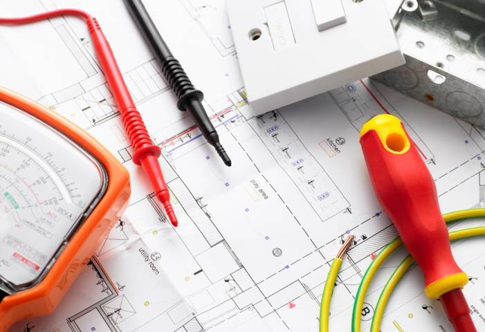 Per la progettazione degli impianti elettrici è opportuno rivolgersi a tecnici qualificati e chiedere prima dei preventivi.