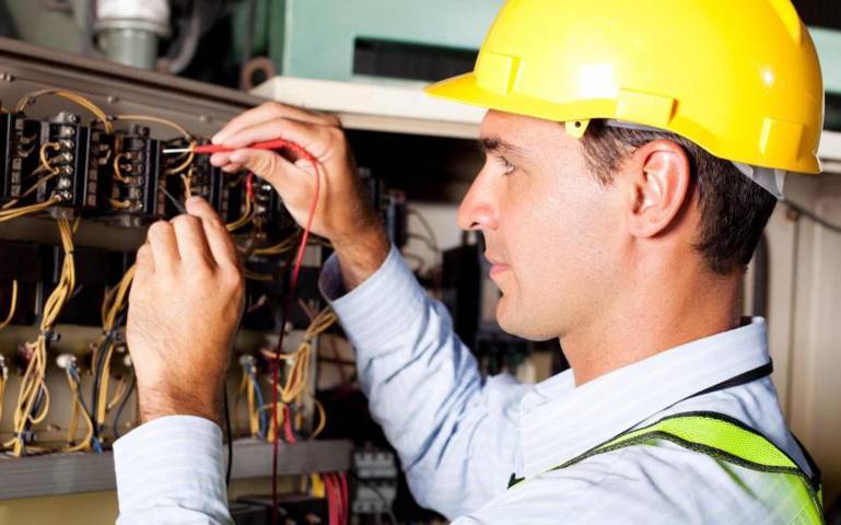 Se devi far eseguire il rifasamento di impianti elettrici è bene che tu richieda preventivi solo a tecnici qualificati nella tua zona.