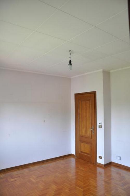 Levigare e lucidare un parquet esistente degli anni 80 posato a spina pesce - Foto 3