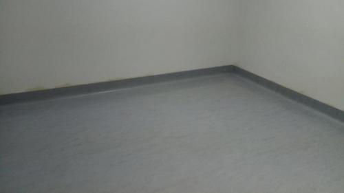 Stuccatura con la saldatrice termica per un pavimento in PVC - Foto 1