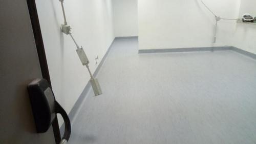 Stuccatura con la saldatrice termica per un pavimento in PVC - Foto 3