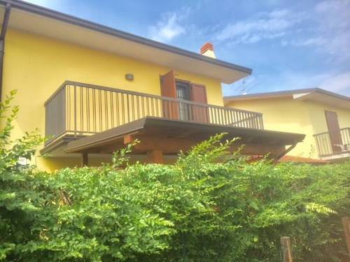Realizzazione pergola in legno addossata al balcone - Foto 1