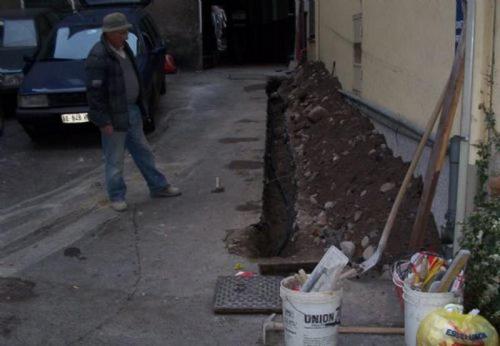 Devo riasfaltare un tratto di pavimentazione che &egrave; stata scavata per sostituire la tubazione dell'acqua, ho bisogno ri ripristinare il tratto di asfalto che &egrave; di circa 10mt lunghezza x 0 - Foto 1