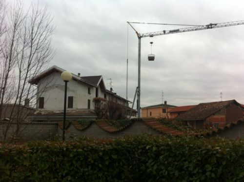 Salve
richiedo preventivo per numero 3 infissi in alluminio avendo io quelli in legno dai quali filtra aria specie in inverno.
Misure 1,40 x 1,50 finestra pi&ugrave; cassettone tapparelle, pi&ugrave;  - Foto 3
