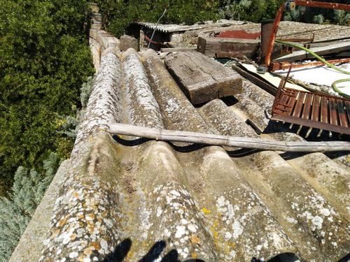 Smaltire una lastra e un serbatoio in eternit a Tula (SS) - Foto 1