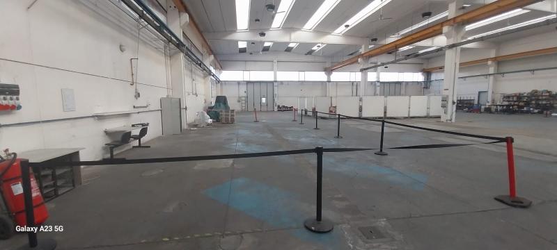 Realizzazione pavimentazione in resina per circa 72 mq a La Spezia - Foto 1