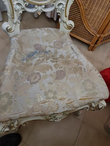 Sostituzione tappezzeria divani e sedie stile veneziano a Sant Arpino (CE) - Foto 2