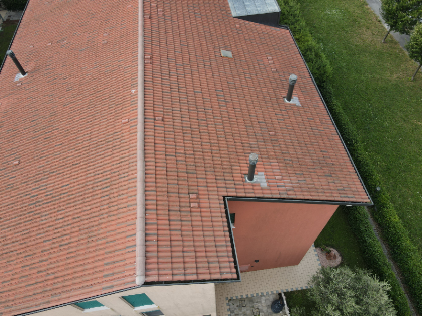 Sostituzione converse camini 2 tetti condominiali a Fiumicello (PD) - Foto 1