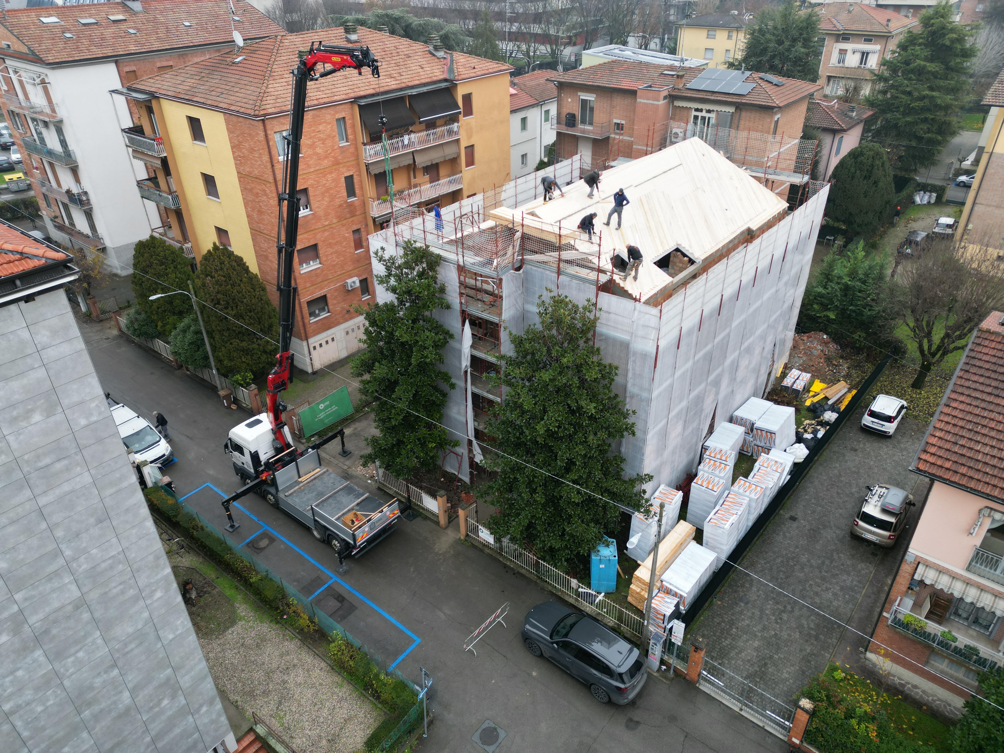 Noleggio a Caldo Camion Gru 30 Metri con Operatore + Cestello 2 Pax - Foto 2