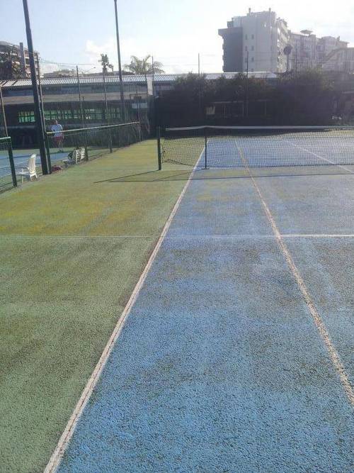 Ristrutturazione del manto di 3 campi da tennis in mateco a Palermo. - Foto 1