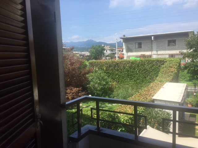 Posso chiudere un balcone con infissi in alluminio...