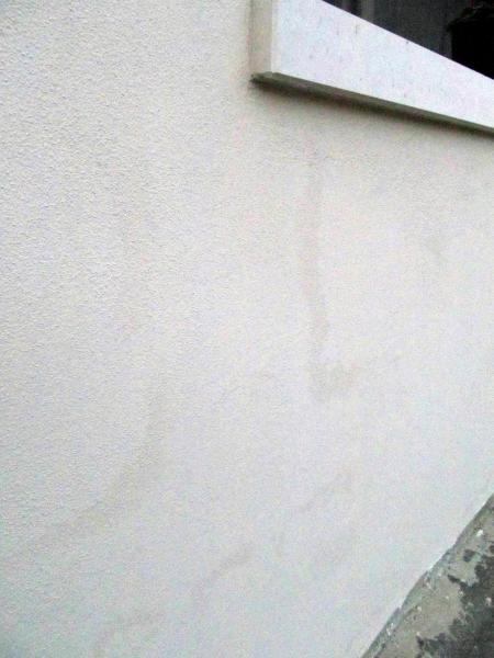 Aloni di umidità che si presentano sul cappotto ap...