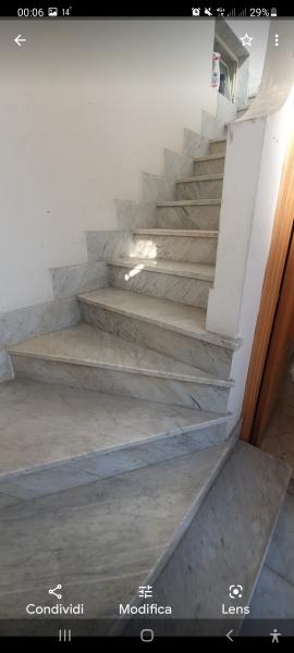 Foto 4 per la domanda: Porta ingresso troppo vicino alla rampa di scale
