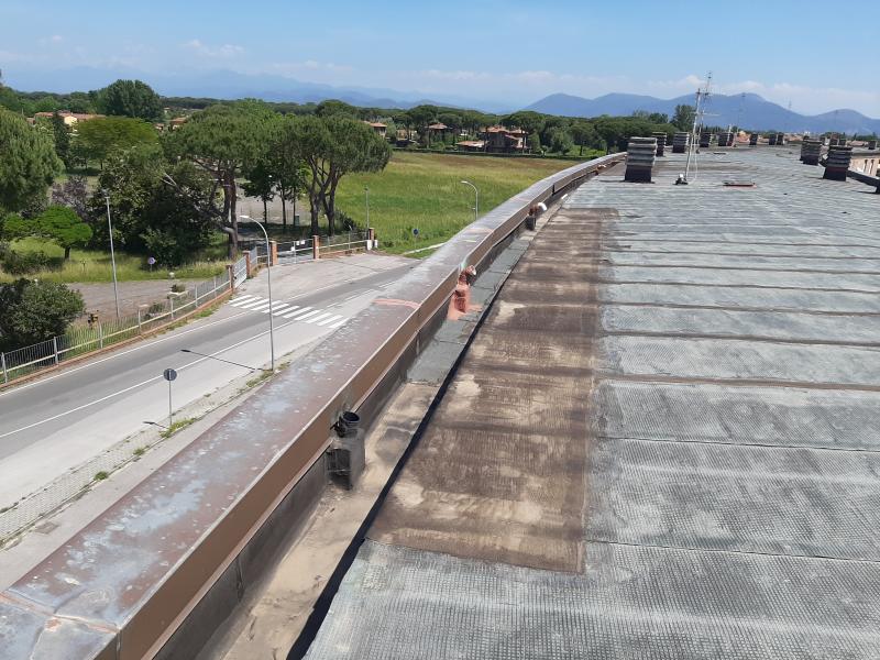 Foto 2 per la domanda: Infiltrazioni da cimasa in rame