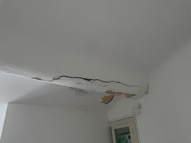 Spaccatura trave soffitto: cosa bisogna fare?